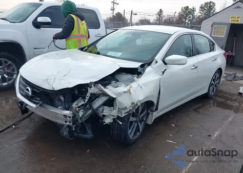 2017 Nissan Altima 2.5 Sr z USA, uszkodzony, nr VIN 1N4AL3AP6HN330853